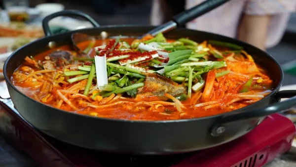 Makanan Korea Pedas Favorit Yang Lagi Ramai